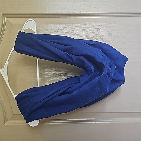 Calvin Klein royal blue infinity scarf 100% acrylic - Picture 2 of 8